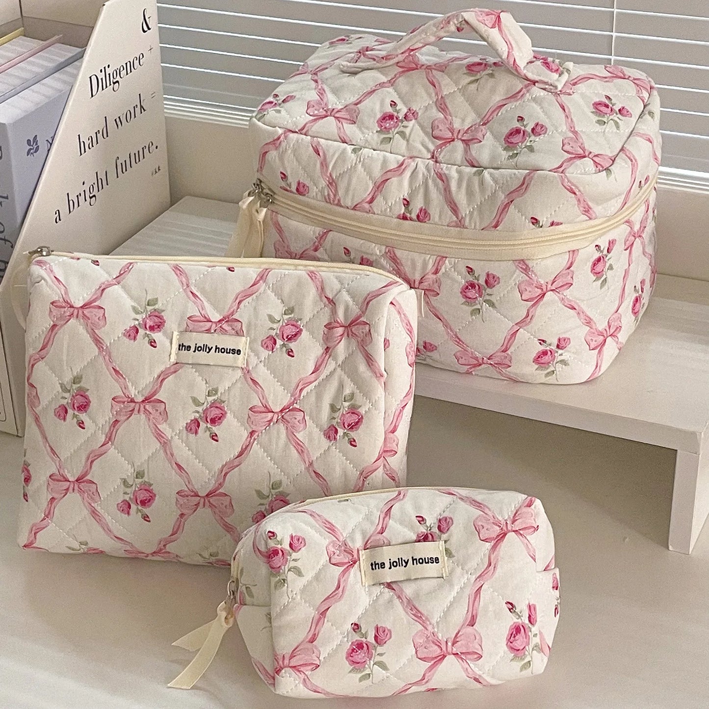 Trousse de maquillage en coton matelassé à fleurs avec nœud mignon, trousse de toilette Portable pour femmes et filles